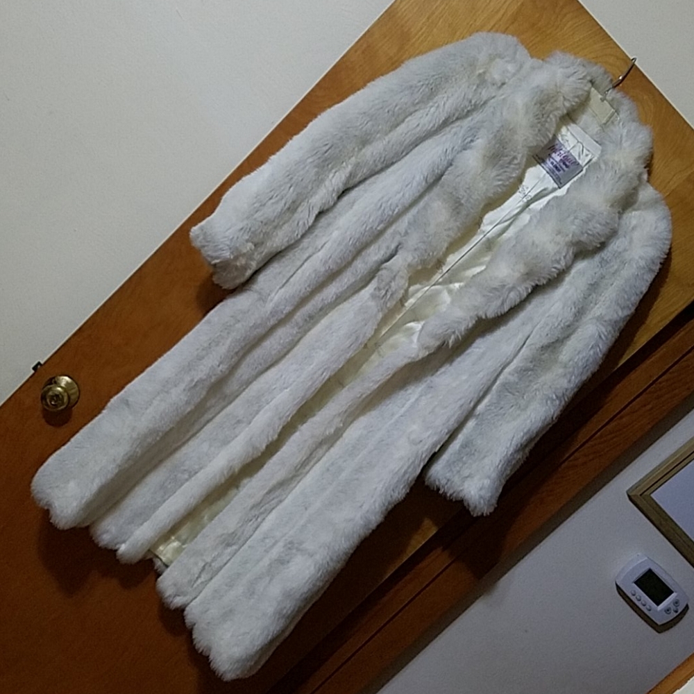 Q. Faux Fur Coat